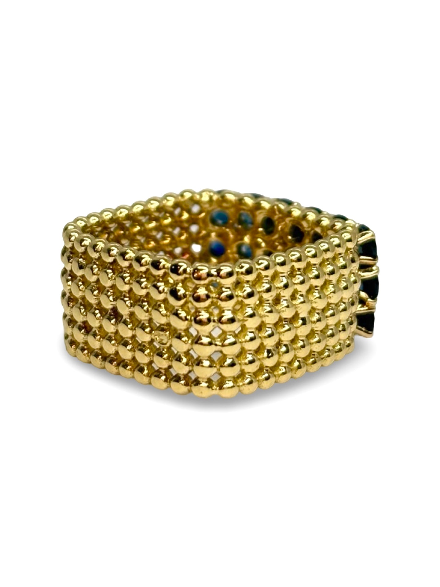 Bague en or jaune 18 carats sertie de saphirs totalisant 1 carat. Monture élégante mettant en valeur l’intensité des pierres bleues, idéale pour un bijou raffiné et intemporel. Design en or jaune 750 millièmes alliant chaleur et éclat, parfait pour sublimer une tenue au quotidien ou lors d’occasions spéciales.