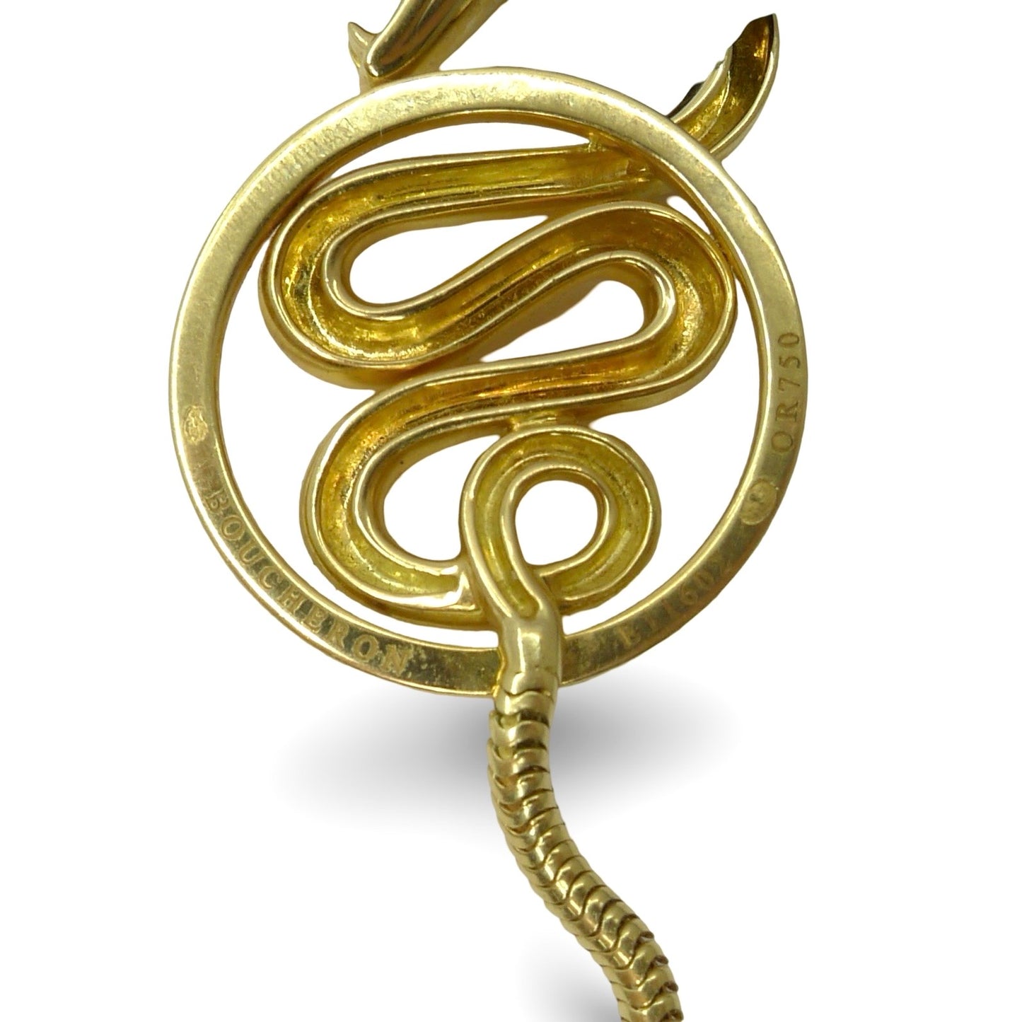 Ce magnifique collier Boucheron Trouble Serpent en or jaune incarne l'élégance et le raffinement. Avec son design unique, inspiré du serpent, ce bijou de créateur est une pièce iconique, parfaite pour ajouter une touche de luxe à votre collection.