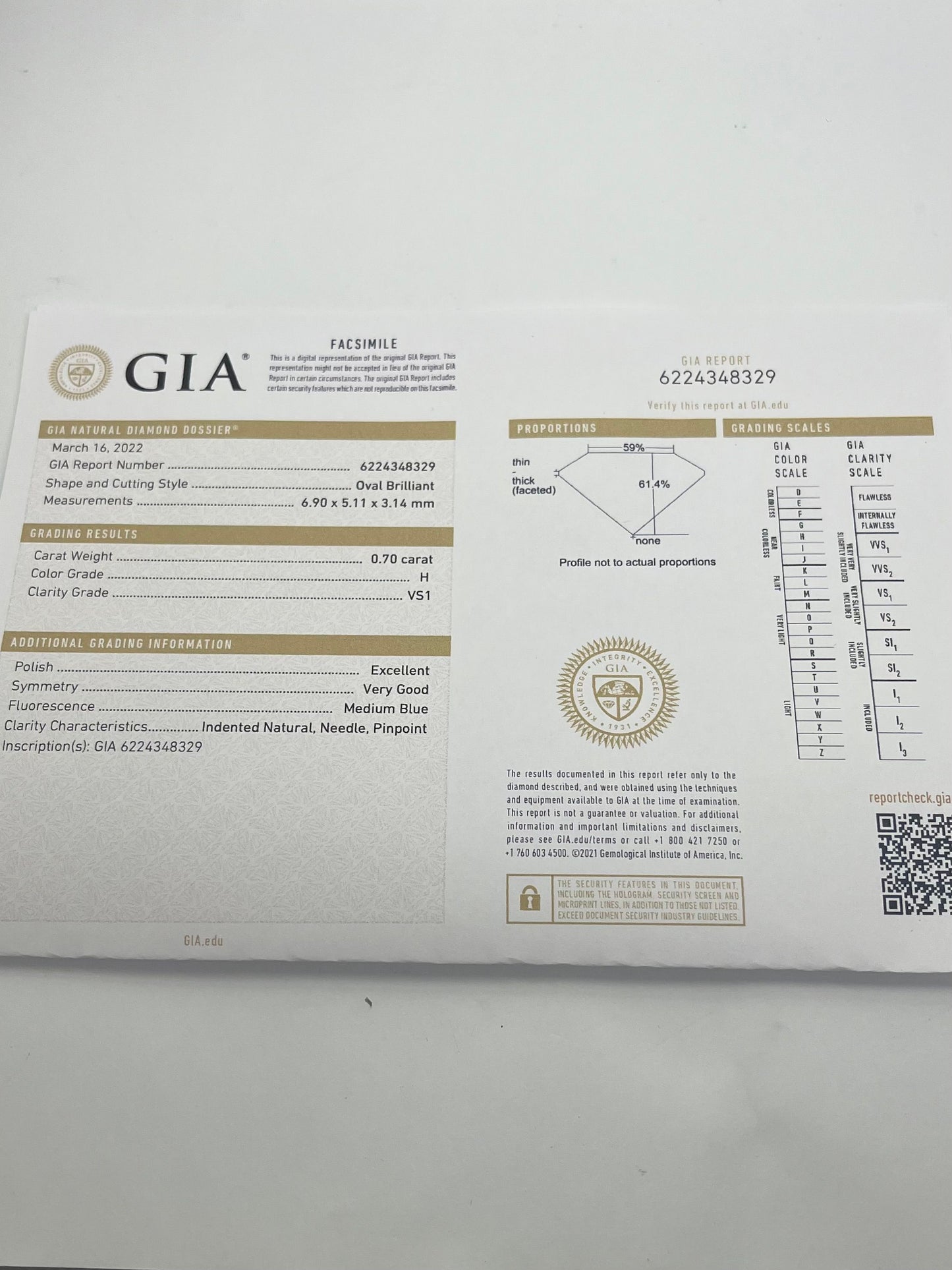 Solitaire en or jaune 18 carats, serti d’un diamant taille ovale de 0,70 carat. Ce bijou élégant allie finesse et éclat, mettant en valeur la beauté naturelle de la pierre. Parfait pour une déclaration d’amour ou une occasion spéciale, il symbolise un engagement précieux et durable avec un design classique et raffiné.