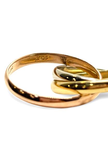 Alliance Cartier Trinity vintage en or 18 carats composée des trois anneaux entrelacés emblématiques de la collection Trinity. Ce bijou de luxe au design intemporel incarne l’élégance et le savoir-faire de la maison Cartier. Son style iconique en fait une bague idéale à porter au quotidien ou à offrir pour célébrer un engagement, un anniversaire ou une occasion particulière.