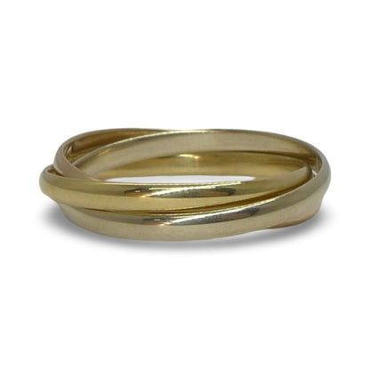 Optez pour l’élégance classique avec cette alliance en or jaune, or blanc et or rose 18K, un bijou raffiné qui symbolise l’union parfaite et l’harmonie. Son design tricolore apporte une touche de caractère et s’adapte à tous les styles. Idéale pour un mariage, un anniversaire ou pour compléter une collection de bijoux précieux.