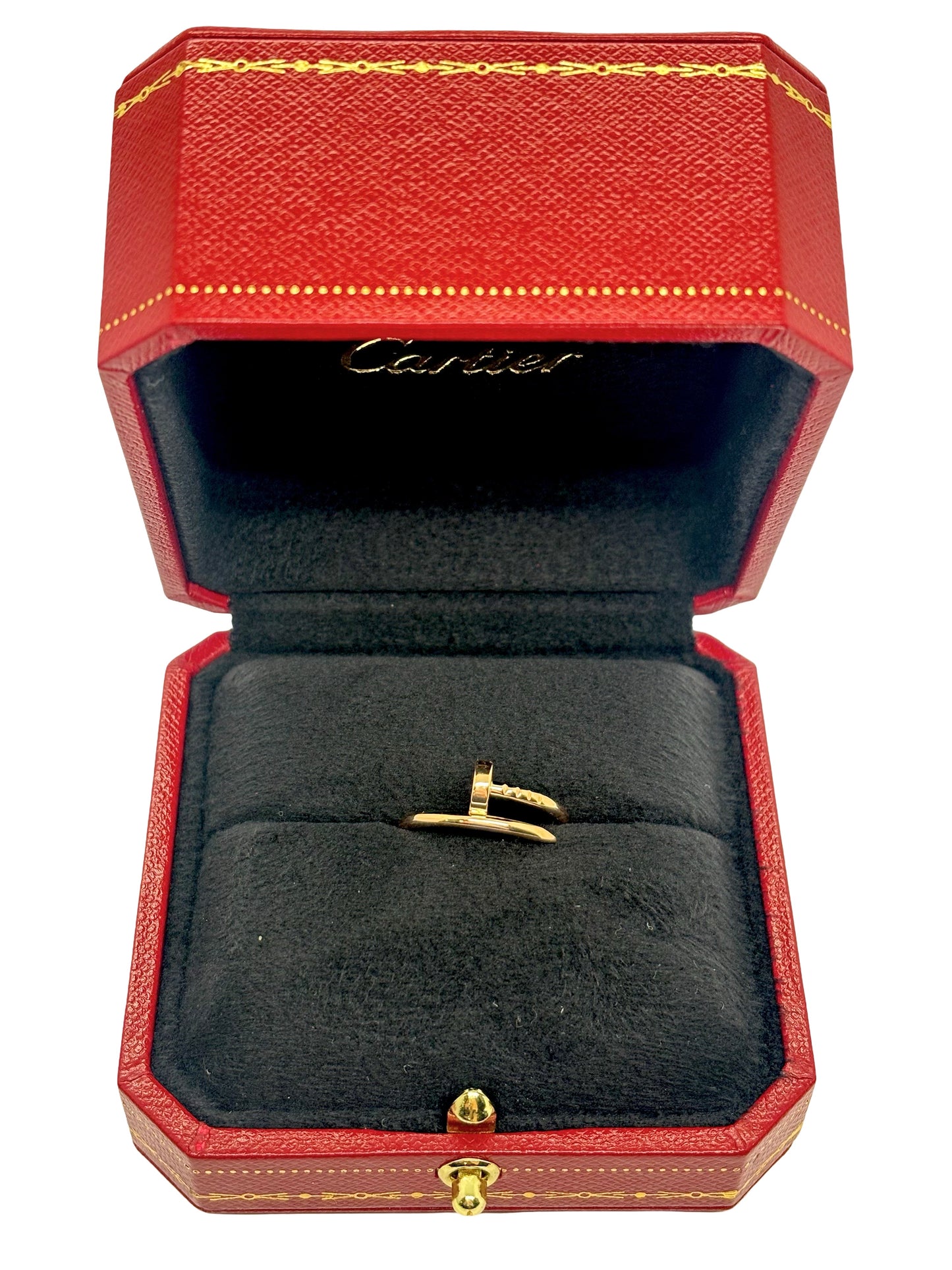 Bague Clou de Cartier en or rose 18 carats au design iconique et moderne. Ce bijou raffiné séduit par sa forme audacieuse et sa finition élégante, apportant une touche précieuse et contemporaine à la main. Idéale pour un style chic et sophistiqué, elle incarne le luxe discret et l’élégance intemporelle des créations Cartier.