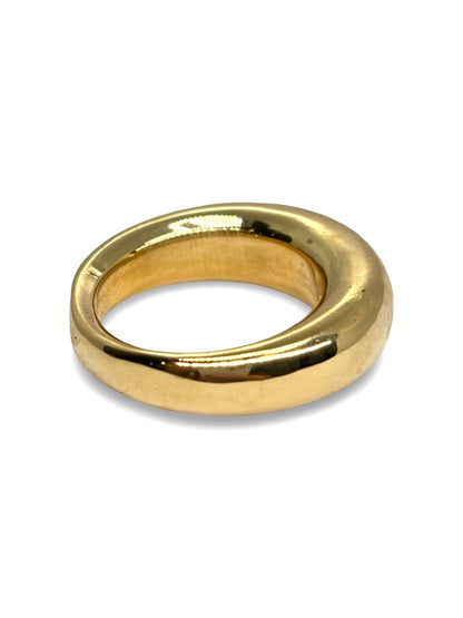 Bague jonc Chaumet en or jaune 18 carats au design épuré et intemporel. Ce bijou de luxe met en valeur la beauté de l’or jaune grâce à des lignes élégantes et une finition soignée. Appréciée pour son raffinement et son style classique, cette bague signée Chaumet s’adapte aussi bien à un port quotidien qu’aux grandes occasions.