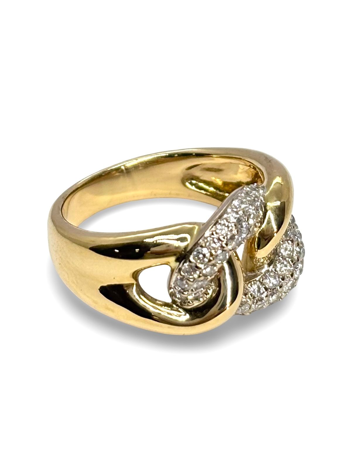 Élégante bague en or jaune 18 carats ornée de diamants scintillants totalisant 1 carat. Un bijou raffiné, symbole d’amour et de luxe intemporel. Idéale pour une demande en mariage, un anniversaire ou un cadeau précieux. Cette bague allie éclat du diamant et chaleur de l’or jaune pour sublimer chaque moment.