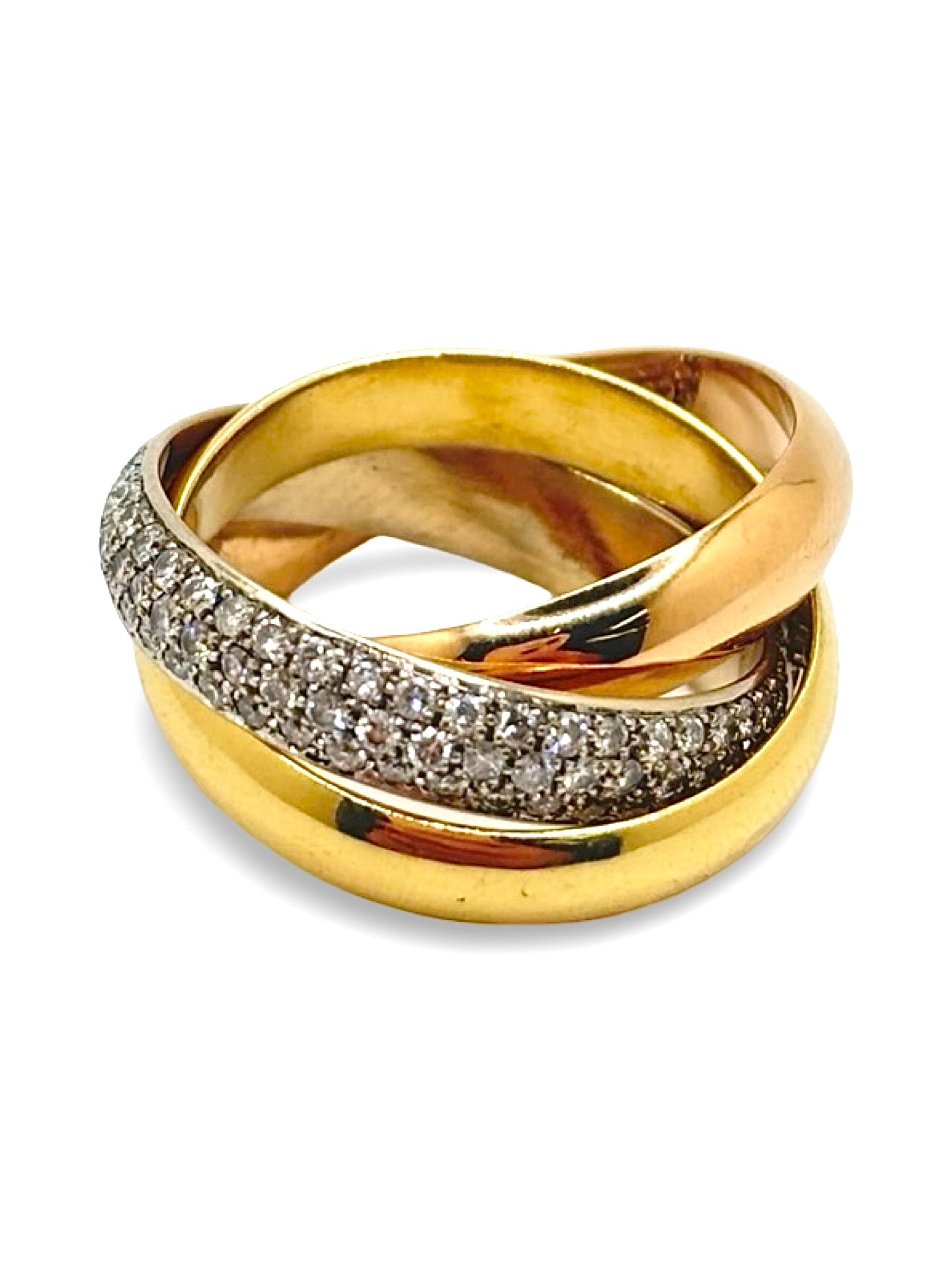 Bague en trois ors mêlant or jaune, or blanc et or rose, sertie de diamants totalisant 2 carats. Ce bijou se distingue par l’harmonie de ses métaux précieux et l’éclat remarquable de ses pierres. Une bague élégante et lumineuse, idéale pour les amateurs de joaillerie raffinée, de bijoux précieux et de pièces intemporelles au design sophistiqué.