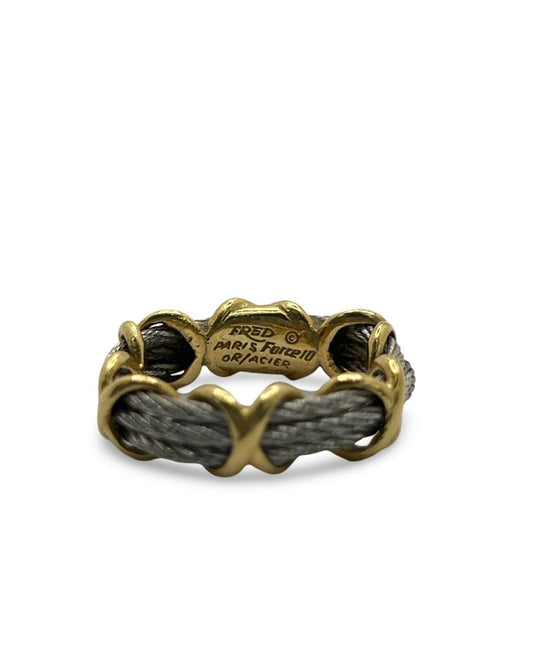 Bague Fred Force 10 vintage des années 90, un bijou iconique au design intemporel. Ce modèle rétro est accompagné de sa boîte d'origine Fred, parfait pour les collectionneurs et amateurs de pièces rares. Une bague élégante et authentique, symbole du savoir-faire joaillier de la maison Fred.