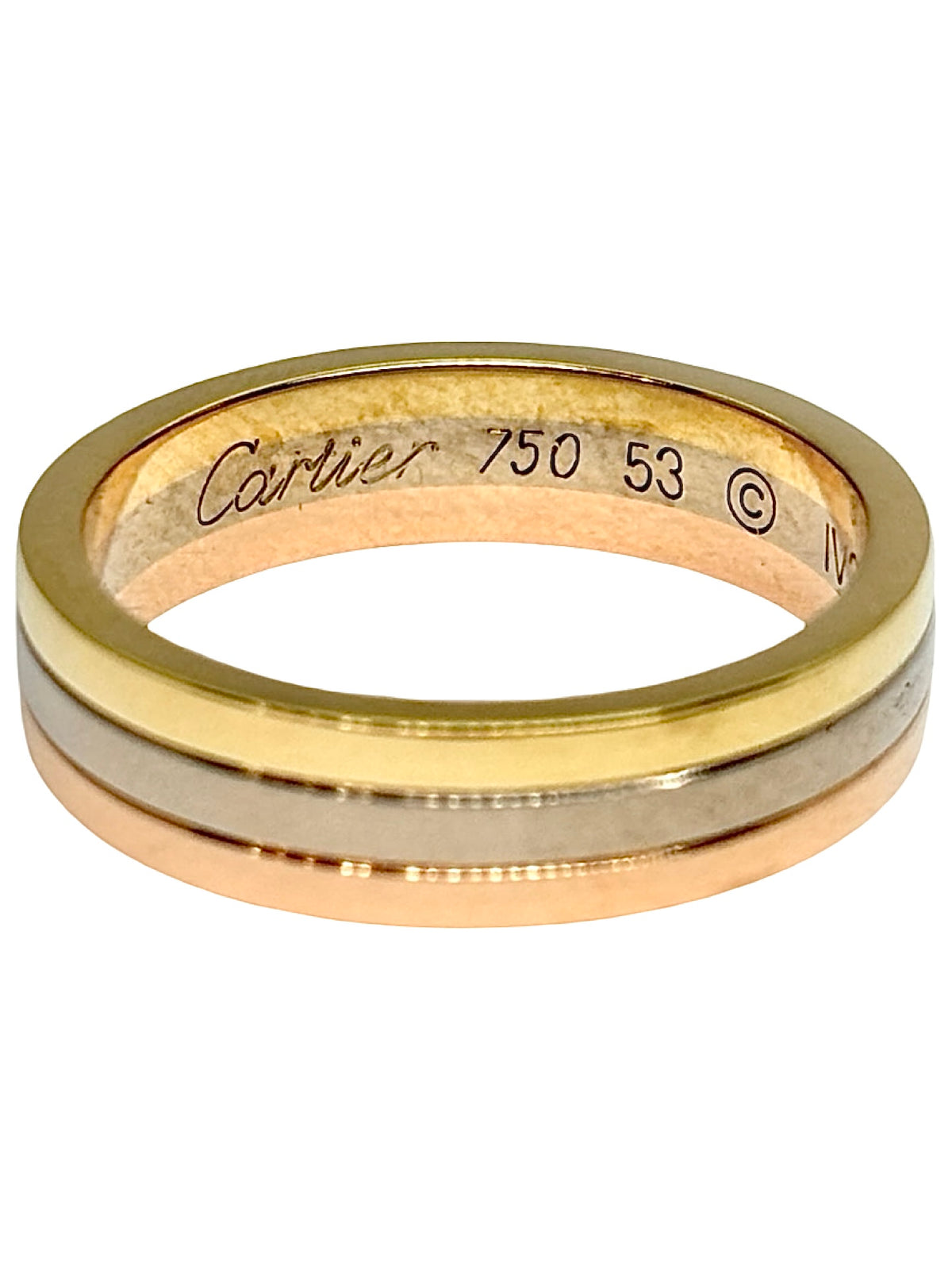 Bague Vendôme Louis Cartier en trois ors 18K, une création emblématique de la maison Cartier. Cette bague associe harmonieusement l’or jaune, l’or blanc et l’or rose 18 carats pour créer un design élégant et raffiné. La combinaison des trois nuances d’or apporte relief et luminosité au bijou. Avec sa silhouette intemporelle et son style sophistiqué, cette bague Cartier s’adapte parfaitement à une tenue élégante ou à un porté quotidien.