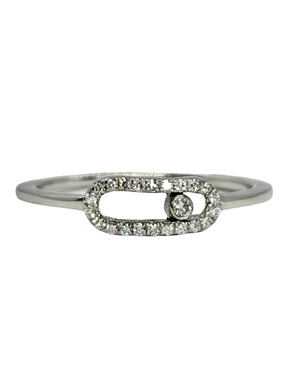 Bague Messika Move Uno en or blanc 18K sertie de diamants totalisant 0,15 ct. Cette bague de joaillerie signée Messika associe l’élégance de l’or blanc 18 carats à l’éclat délicat des diamants. Inspirée du célèbre modèle Move Uno, cette bague diamant séduit par son design contemporain, raffiné et intemporel. Un bijou précieux et élégant, idéal à porter au quotidien ou pour compléter une collection de bijoux en or blanc.
