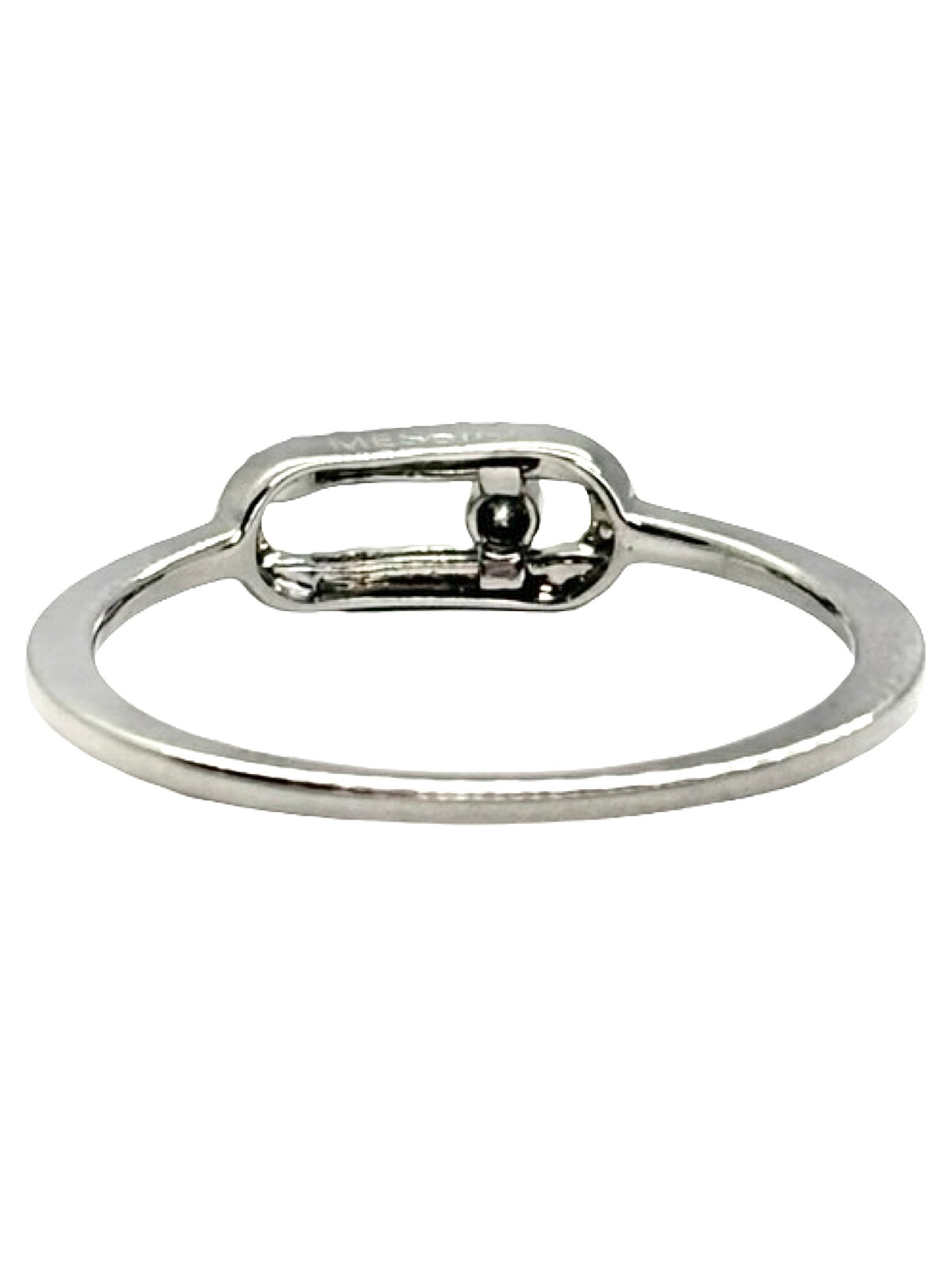 Bague Messika Move Uno en or blanc 18K sertie de diamants totalisant 0,15 ct. Cette bague de joaillerie signée Messika associe l’élégance de l’or blanc 18 carats à l’éclat délicat des diamants. Inspirée du célèbre modèle Move Uno, cette bague diamant séduit par son design contemporain, raffiné et intemporel. Un bijou précieux et élégant, idéal à porter au quotidien ou pour compléter une collection de bijoux en or blanc.
