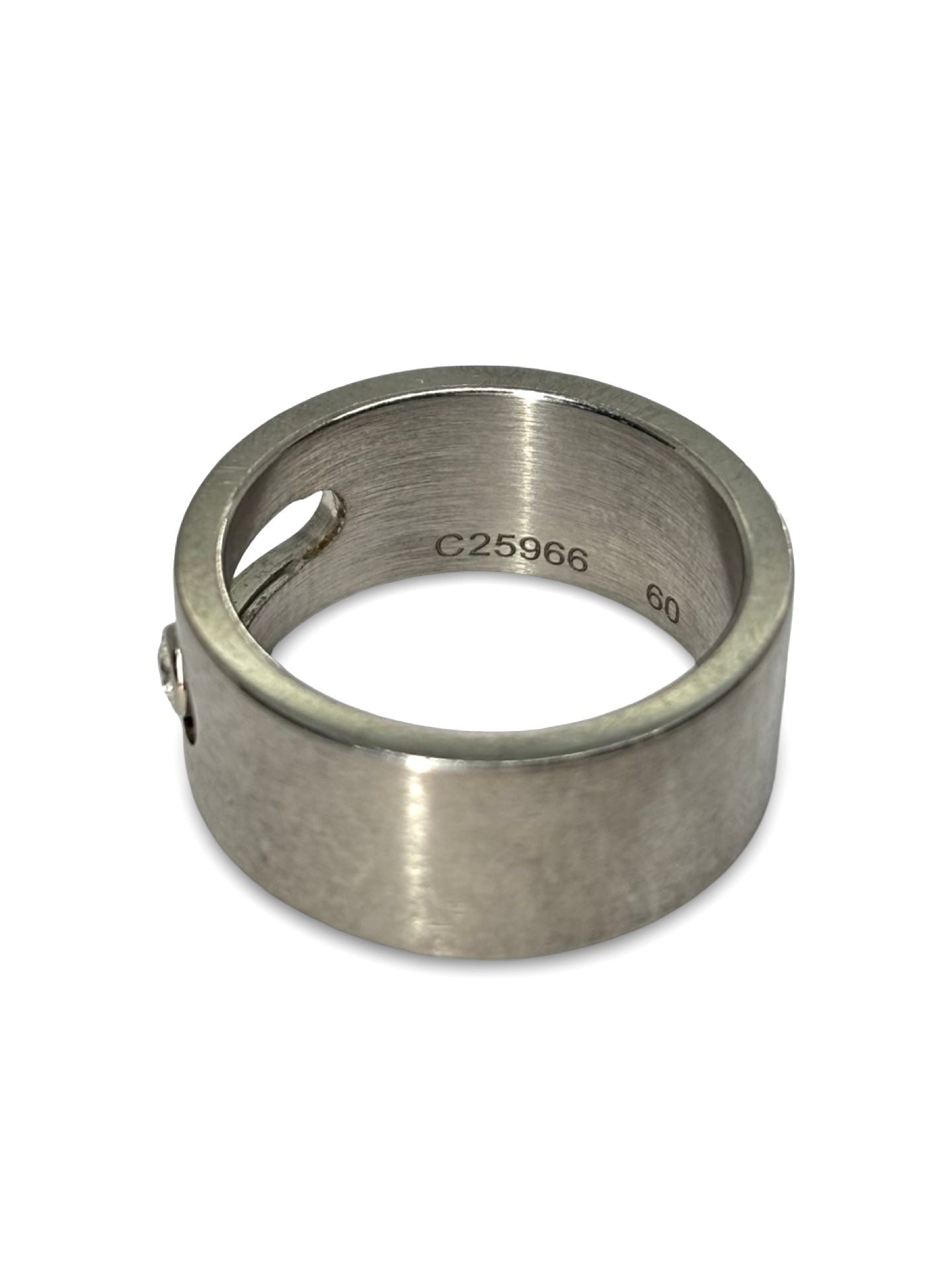 Sublimez votre style avec la bague Messika Move, une pièce joaillière emblématique au design moderne et raffiné. Cet anneau d’exception, issu de la célèbre collection Move de Messika, incarne l’élégance intemporelle. Ce bijou Messika Move, véritable création haut de gamme, séduit par son éclat et son raffinement.