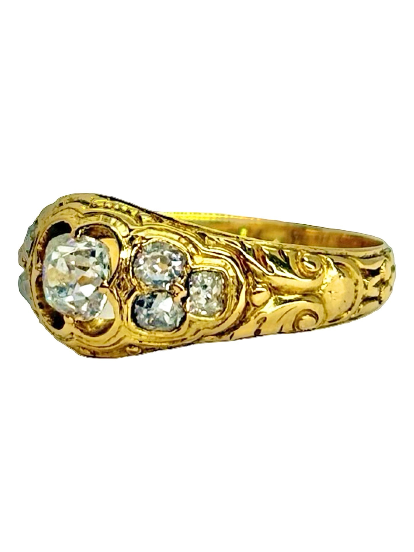 Bague ancienne en or jaune 750 millièmes (18K), ornée de diamants pour un poids total de 0,70 ct. Cette bague ancienne en or jaune séduit par son élégance intemporelle et son charme vintage. Le travail raffiné de l’or jaune 18K met en valeur les diamants délicatement sertis. Bijou ancien en or jaune et diamants, cette bague vintage constitue une pièce de joaillerie authentique, idéale pour les amateurs de bijoux anciens, de créations raffinées et de bijoux en or 18K.