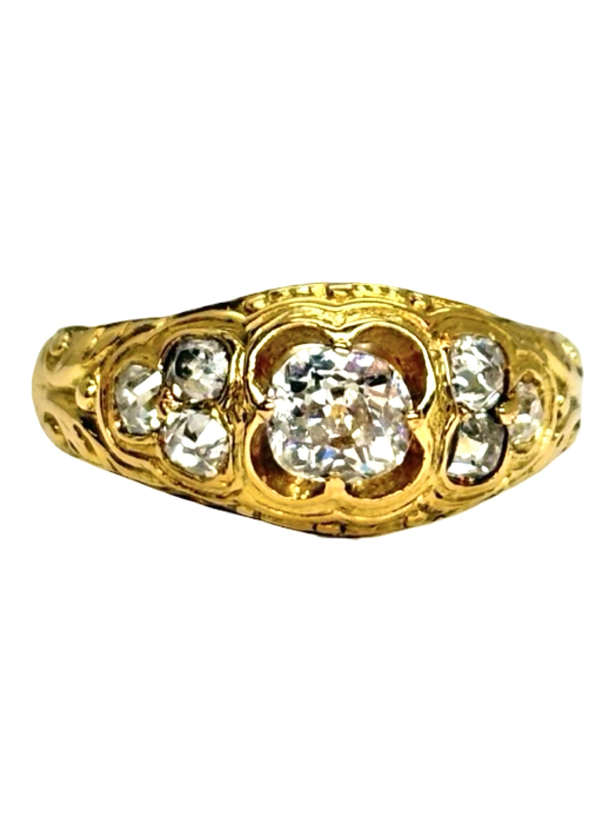 Bague ancienne en or jaune 750 millièmes (18K), ornée de diamants pour un poids total de 0,70 ct. Cette bague ancienne en or jaune séduit par son élégance intemporelle et son charme vintage. Le travail raffiné de l’or jaune 18K met en valeur les diamants délicatement sertis. Bijou ancien en or jaune et diamants, cette bague vintage constitue une pièce de joaillerie authentique, idéale pour les amateurs de bijoux anciens, de créations raffinées et de bijoux en or 18K.
