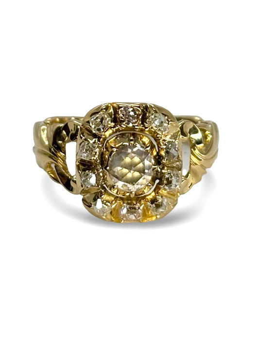Bague ancienne en or jaune sublimée par des diamants totalisant 0,50 carat. Son style vintage évoque le charme des bijoux d’époque, alliant élégance intemporelle et éclat précieux. Chaque détail reflète un savoir-faire traditionnel, offrant une pièce unique au caractère raffiné et à la beauté authentique.