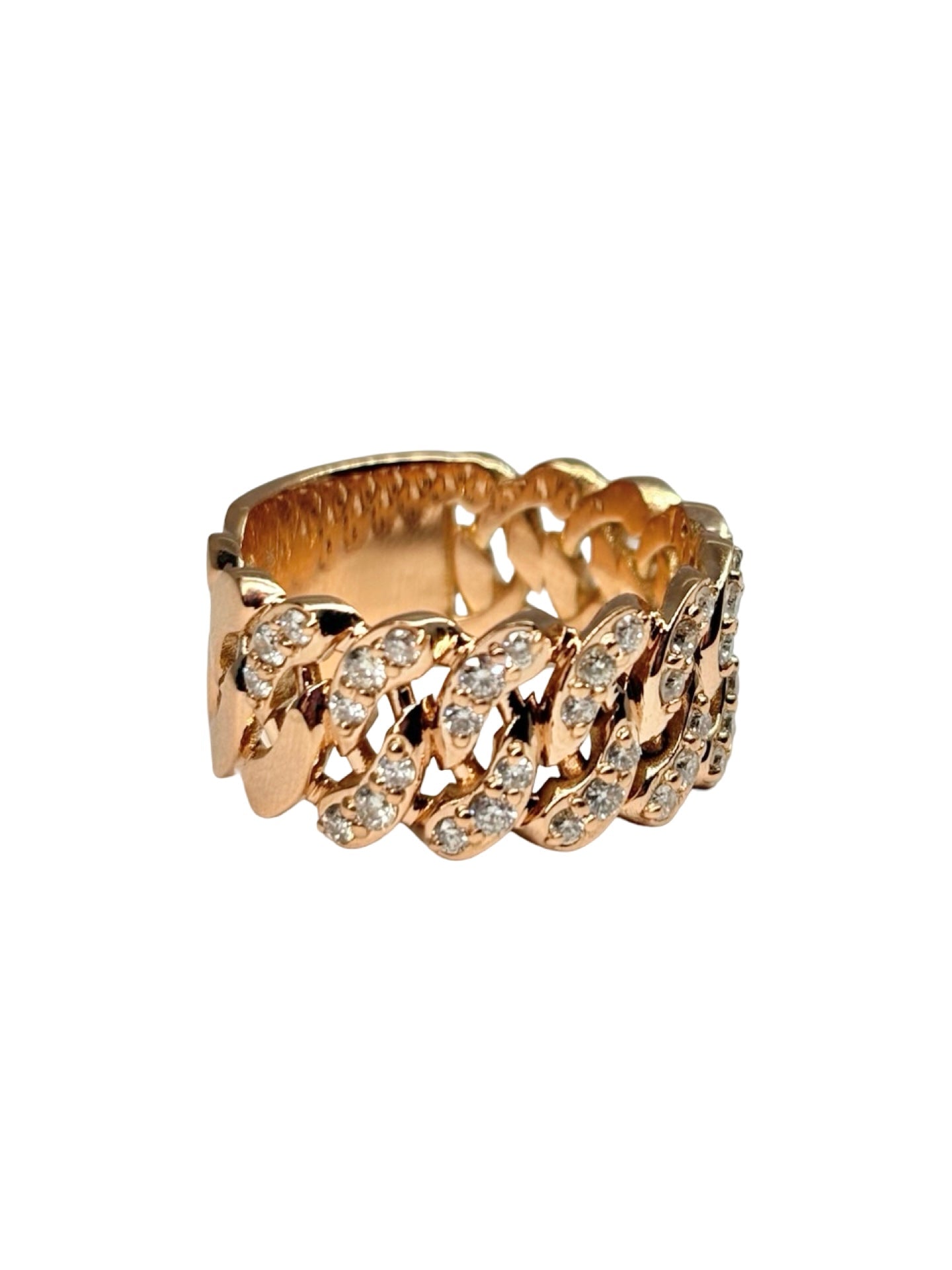 Bague en or rose 18K (750‰) sertie de diamants totalisant 0,60 carat. Son design raffiné met en valeur l'éclat des diamants et la douceur de l'or rose, offrant un bijou élégant et intemporel. Idéale comme bague de fiançailles, cadeau d'anniversaire ou bijou du quotidien, elle apporte une touche de sophistication à chaque tenue. Cette création joaillière allie savoir-faire, qualité et brillance pour sublimer chaque moment précieux.