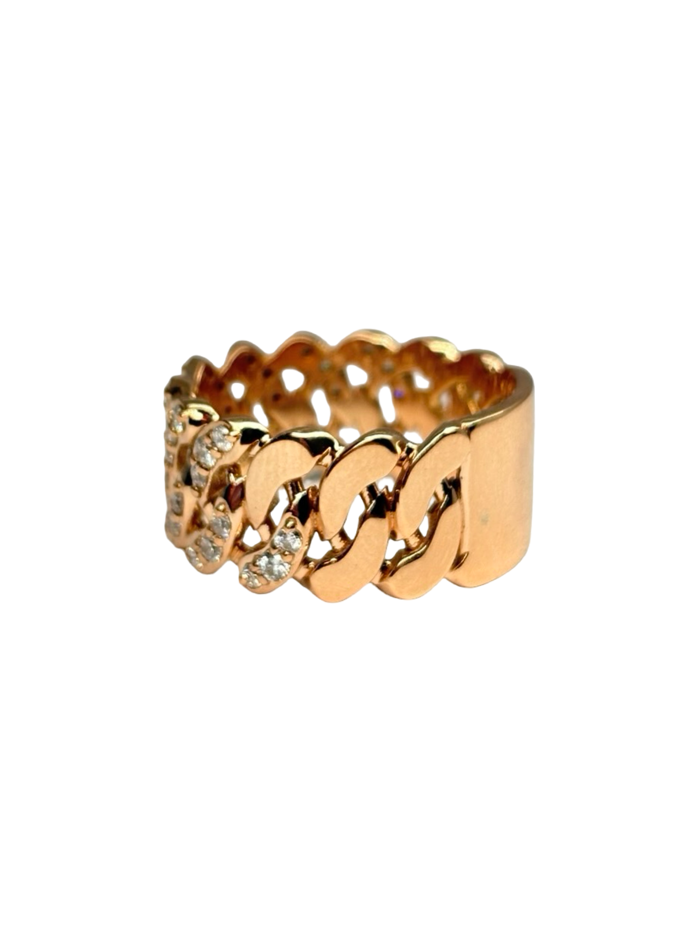 Bague en or rose 18K (750‰) sertie de diamants totalisant 0,60 carat. Son design raffiné met en valeur l'éclat des diamants et la douceur de l'or rose, offrant un bijou élégant et intemporel. Idéale comme bague de fiançailles, cadeau d'anniversaire ou bijou du quotidien, elle apporte une touche de sophistication à chaque tenue. Cette création joaillière allie savoir-faire, qualité et brillance pour sublimer chaque moment précieux.
