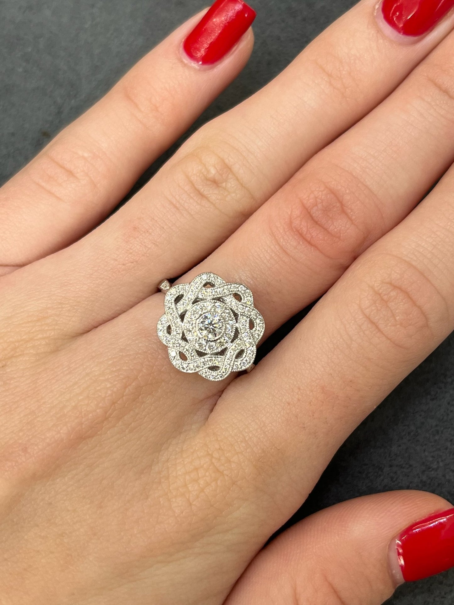 Bague or blanc et diamants 1,10 ct