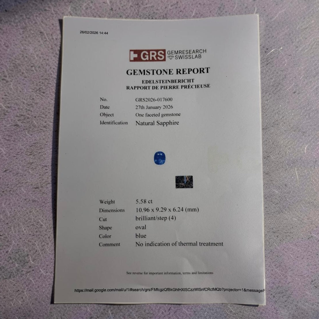 Bague marguerite en or blanc 18K sertie d’un saphir birman non chauffé de 5,58 carats, certifié par le GRS (janvier 2026). Sa couleur bleu profond, intense et veloutée illustre la rareté des saphirs naturels de Birmanie. Il est sublimé par un entourage de diamants naturels totalisant environ 2 carats. Une pièce exceptionnelle, alliant élégance intemporelle, caractère et valeur patrimoniale.