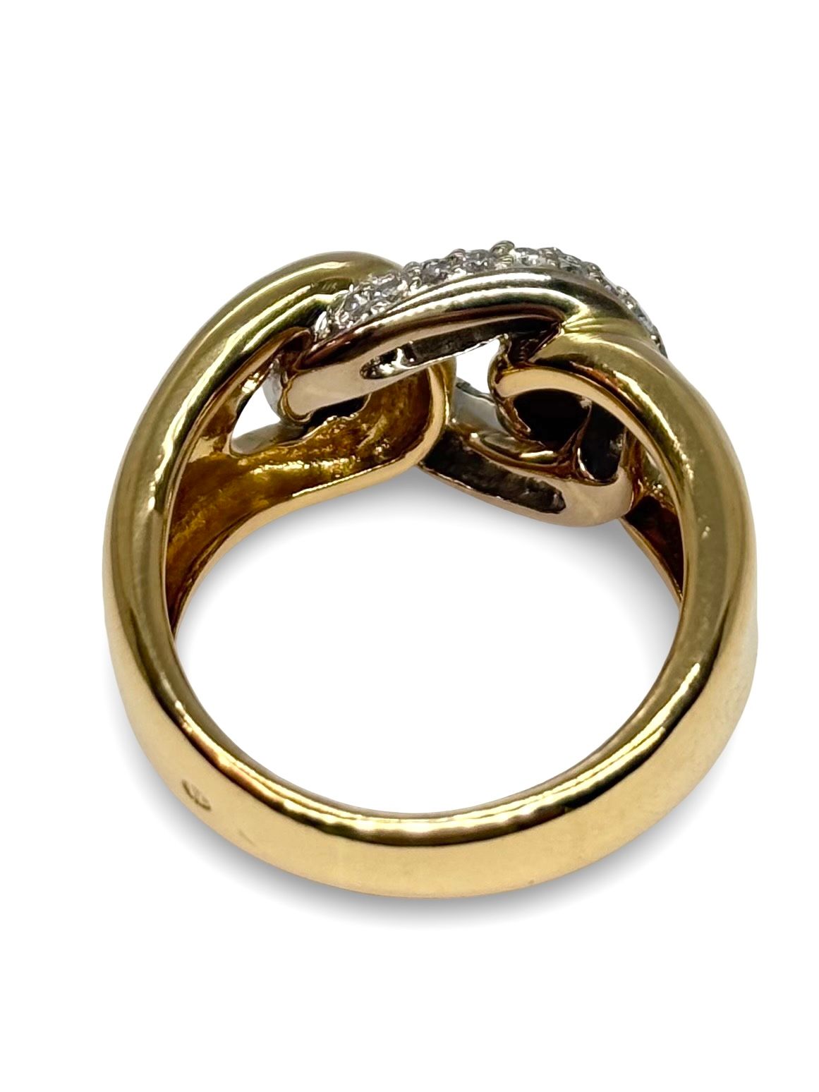 Élégante bague en or jaune 18 carats ornée de diamants scintillants totalisant 1 carat. Un bijou raffiné, symbole d’amour et de luxe intemporel. Idéale pour une demande en mariage, un anniversaire ou un cadeau précieux. Cette bague allie éclat du diamant et chaleur de l’or jaune pour sublimer chaque moment.