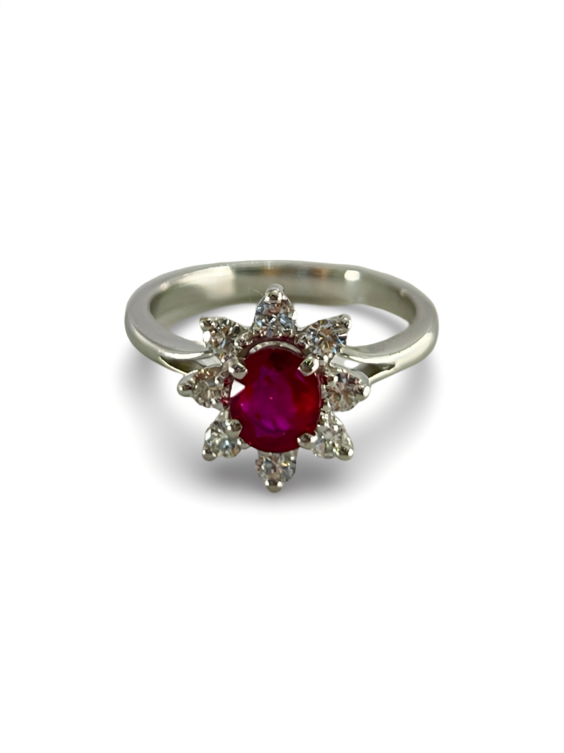 Découvrez cette élégante bague en or jaune, mise en valeur par un magnifique rubis naturel d'une couleur rouge vif d'environ 0,70 carat. Parfaite pour ceux qui recherchent un bijou raffiné, cette pièce allie la chaleur de l'or jaune à l'éclat d'un rubis d'exception. Un choix idéal pour une occasion spéciale ou pour ajouter une touche de luxe à votre collection de bijoux.