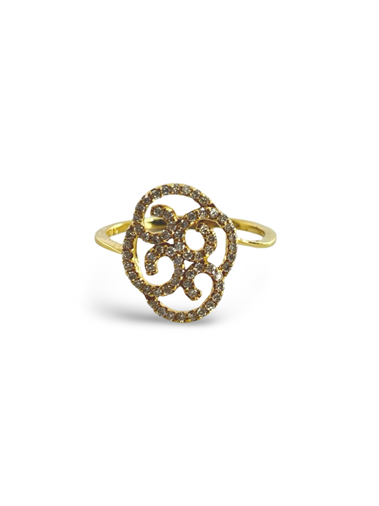 Découvrez notre élégante bague en or jaune, magnifiquement sertie de diamants naturels d’un poids total de 0,65 ct. Ce bijou raffiné allie la brillance de l'or jaune à la pureté des diamants pour créer un accessoire intemporel, parfait pour sublimer vos mains. Idéale pour une occasion spéciale ou comme cadeau précieux, cette bague offre un éclat naturel et une qualité irréprochable.
