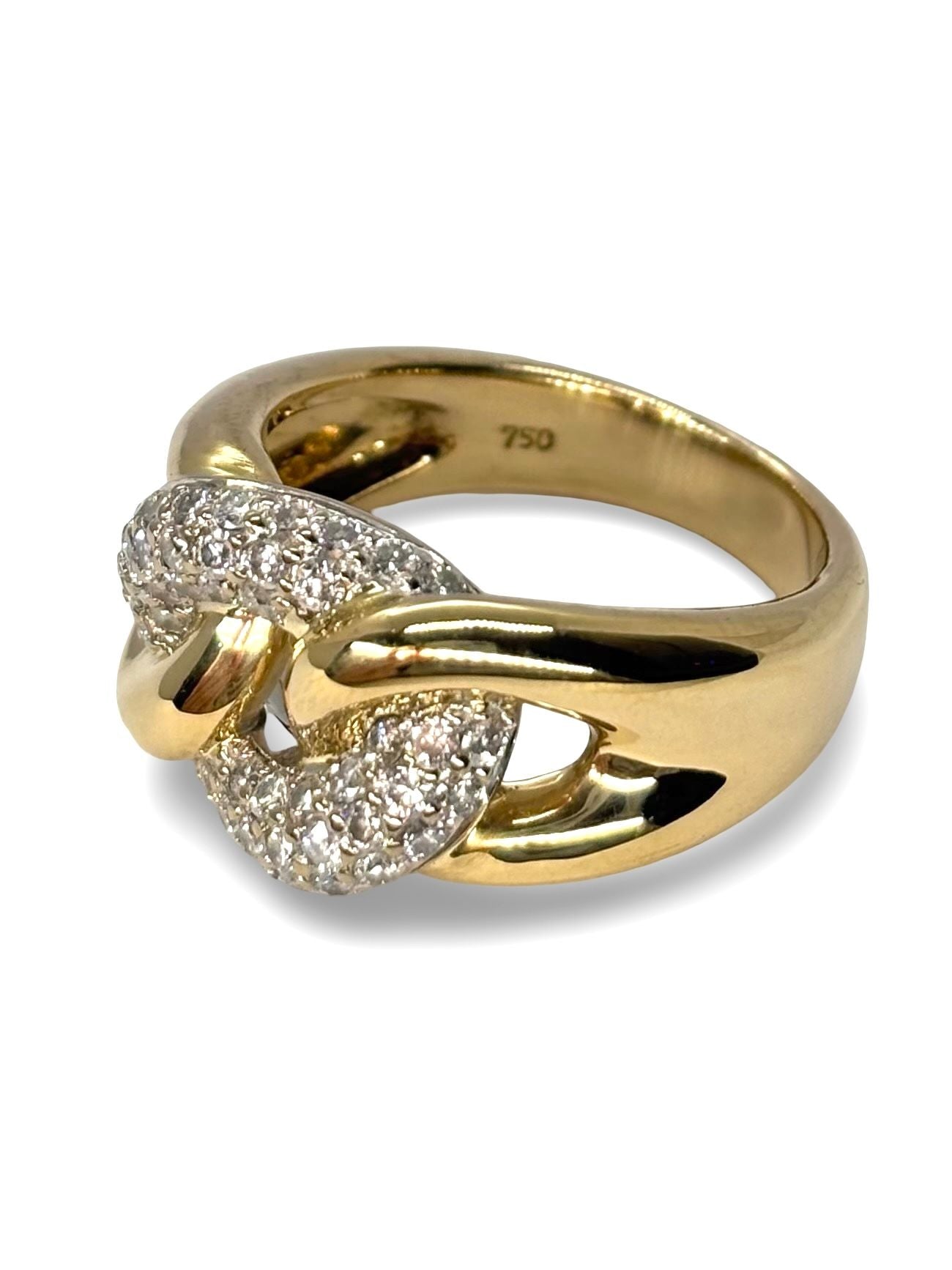 Élégante bague en or jaune 18 carats ornée de diamants scintillants totalisant 1 carat. Un bijou raffiné, symbole d’amour et de luxe intemporel. Idéale pour une demande en mariage, un anniversaire ou un cadeau précieux. Cette bague allie éclat du diamant et chaleur de l’or jaune pour sublimer chaque moment.