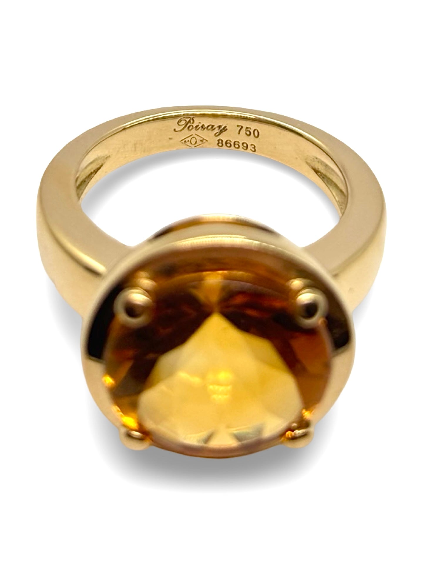 Bague en or jaune sertie d’une citrine éclatante, au design élégant et raffiné. Parfaite pour apporter une touche de couleur et de sophistication à toute tenue, cette bague allie finesse et luminosité. Idéale pour un cadeau ou pour sublimer le style au quotidien avec une pierre naturelle brillante et raffinée.