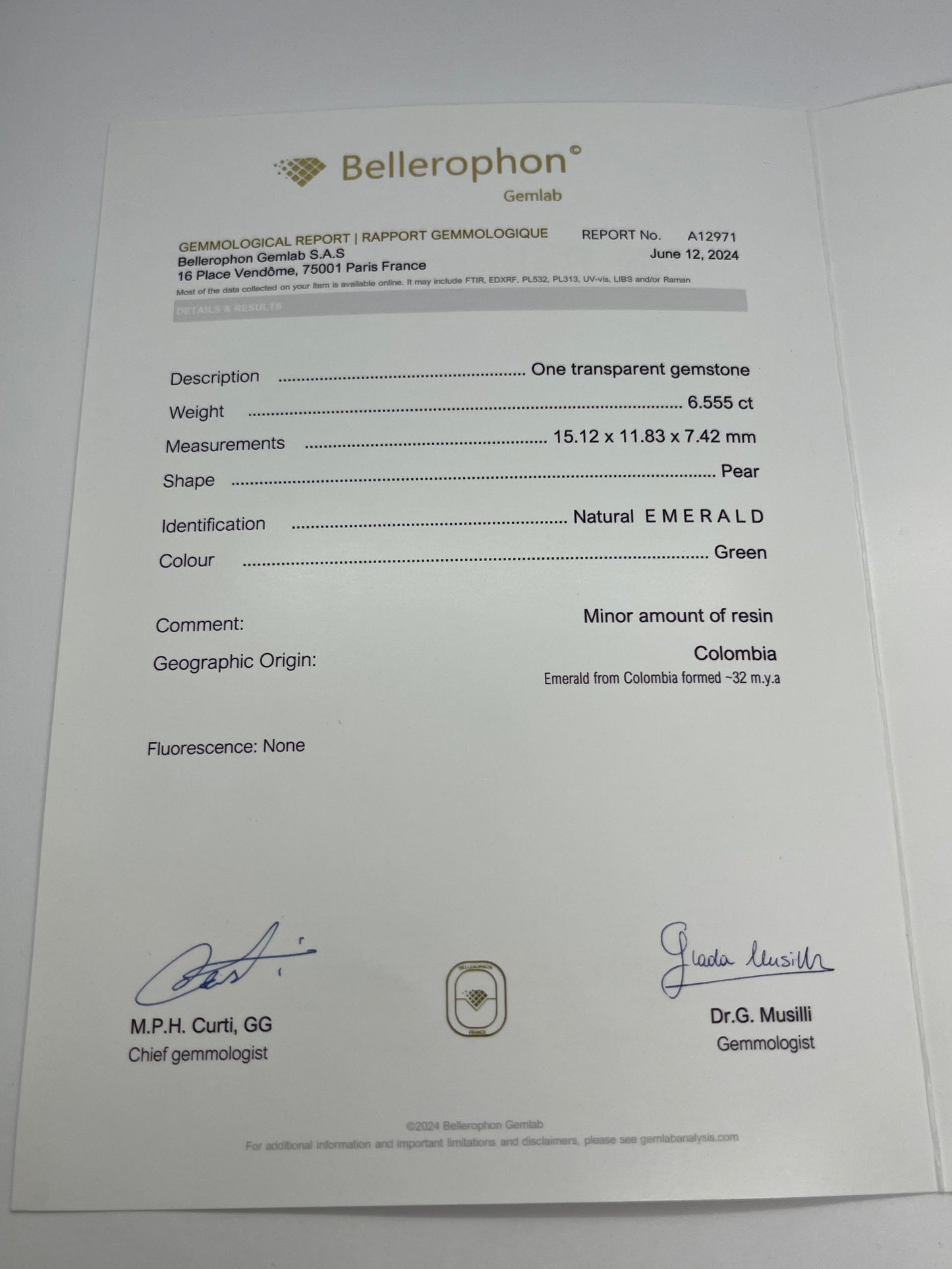 Bague en or jaune sertie d’une émeraude de Colombie de 6,55 ct, sublimée par 0,70 ct de diamants éclatants. Une création d’exception alliant élégance, rareté et savoir-faire joaillier. Idéale pour sublimer chaque moment avec raffinement. (399 caractères)