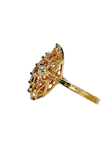 Bague en or rose 18K sertie de diamants pour un total de 3,50 carats. Cette création de joaillerie associe l’élégance chaleureuse de l’or rose 18 carats à l’éclat précieux des diamants. Une bague raffinée et lumineuse, idéale pour sublimer la main avec une pièce de joaillerie intemporelle. Le contraste entre la teinte rosée de l’or et la brillance des diamants apporte sophistication et caractère à ce bijou d’exception.