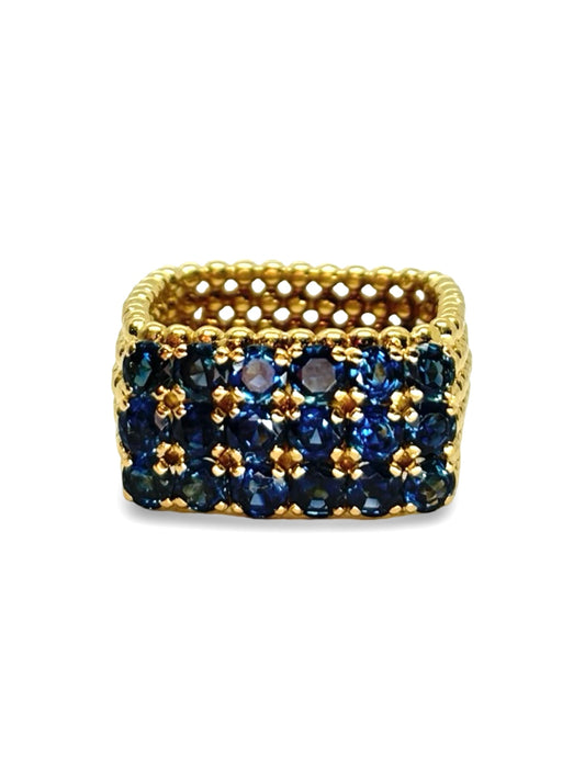 Bague en or jaune 18 carats sertie de saphirs totalisant 1 carat. Monture élégante mettant en valeur l’intensité des pierres bleues, idéale pour un bijou raffiné et intemporel. Design en or jaune 750 millièmes alliant chaleur et éclat, parfait pour sublimer une tenue au quotidien ou lors d’occasions spéciales.

