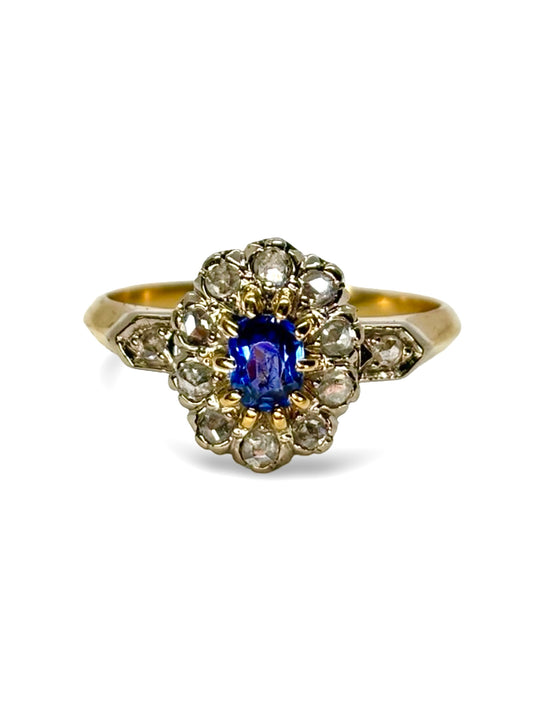 Laissez-vous séduire par cette bague en or jaune sublimée par un saphir de 0,5 ct et 0,5 ct de diamants. Alliant la profondeur du bleu au scintillement des diamants, ce bijou incarne l’élégance et le raffinement. Parfait pour marquer une occasion spéciale ou enrichir votre collection, il reflète un style intemporel et prestigieux.