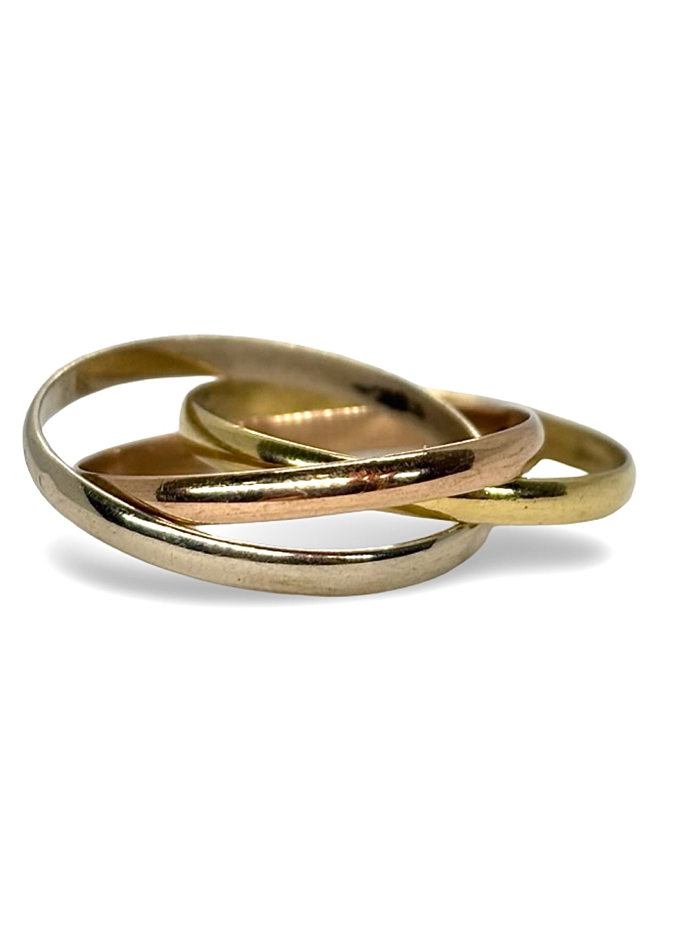 Bague trois ors 18K au design intemporel, mêlant harmonieusement l’or jaune, l’or blanc et l’or rose. Un bijou emblématique qui symbolise l’union et l’équilibre, parfait pour sublimer chaque tenue. Son éclat raffiné et ses nuances élégantes en font une création à la fois classique et contemporaine.