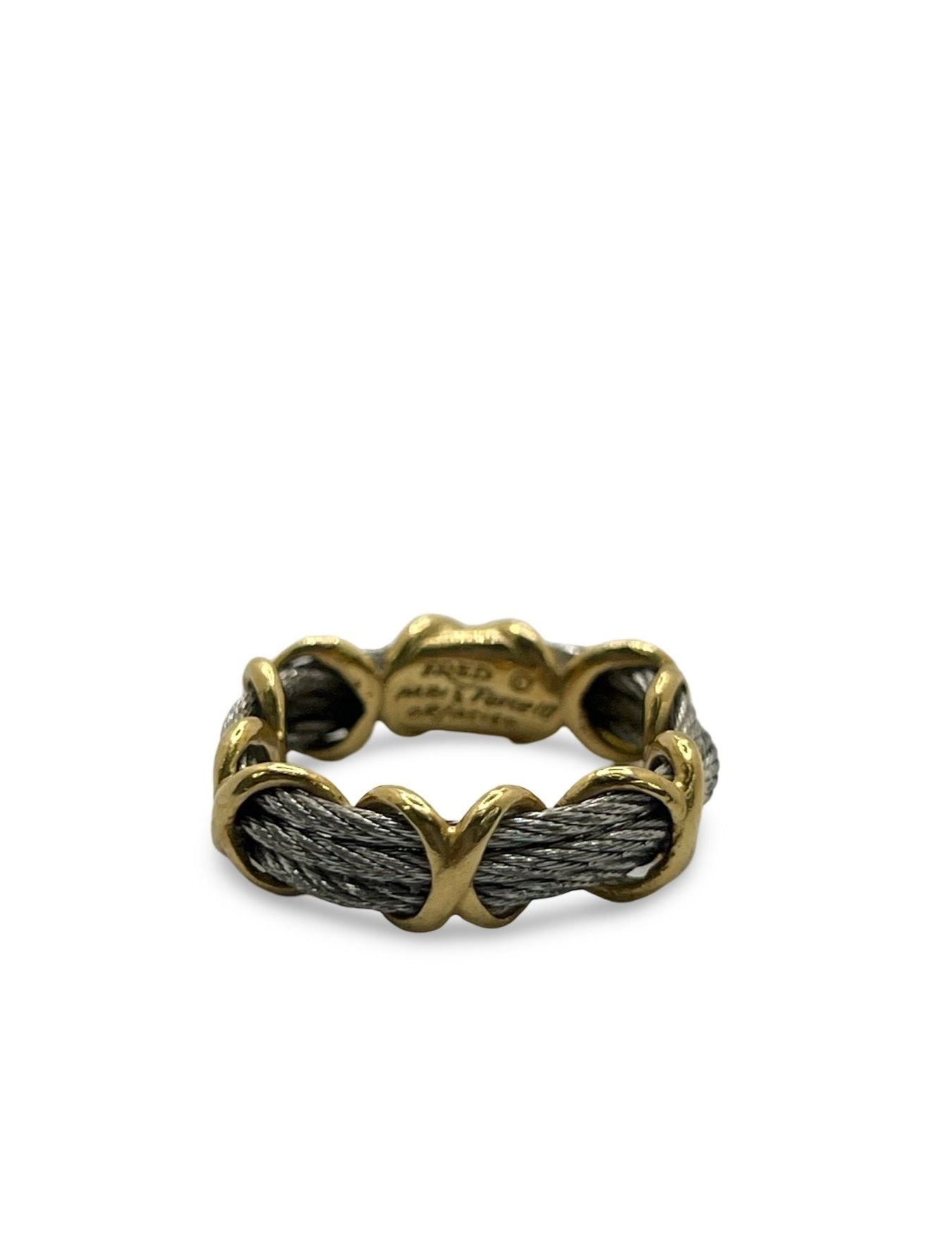 Bague Fred Force 10 vintage des années 90, un bijou iconique au design intemporel. Ce modèle rétro est accompagné de sa boîte d'origine Fred, parfait pour les collectionneurs et amateurs de pièces rares. Une bague élégante et authentique, symbole du savoir-faire joaillier de la maison Fred.