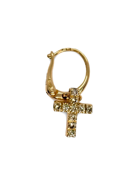 Raffinée et lumineuse, cette boucle d’oreille croix Pomellato en or rose est sertie de diamants scintillants totalisant 0,15 carat. Une création élégante et intemporelle qui allie modernité et tradition joaillière, idéale pour sublimer vos tenues ou offrir en cadeau. Un bijou précieux signé Pomellato.