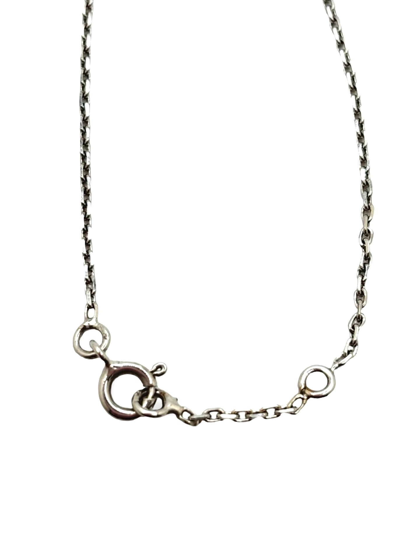 Bracelet en or blanc orné d’une étoile sertie de diamants, au design délicat et élégant. Ce bijou raffiné apporte une touche lumineuse et poétique au poignet, alliant l’éclat des diamants à la finesse de l’or blanc. Idéal pour les amateurs de joaillerie fine et de pièces originales au style sophistiqué et intemporel.