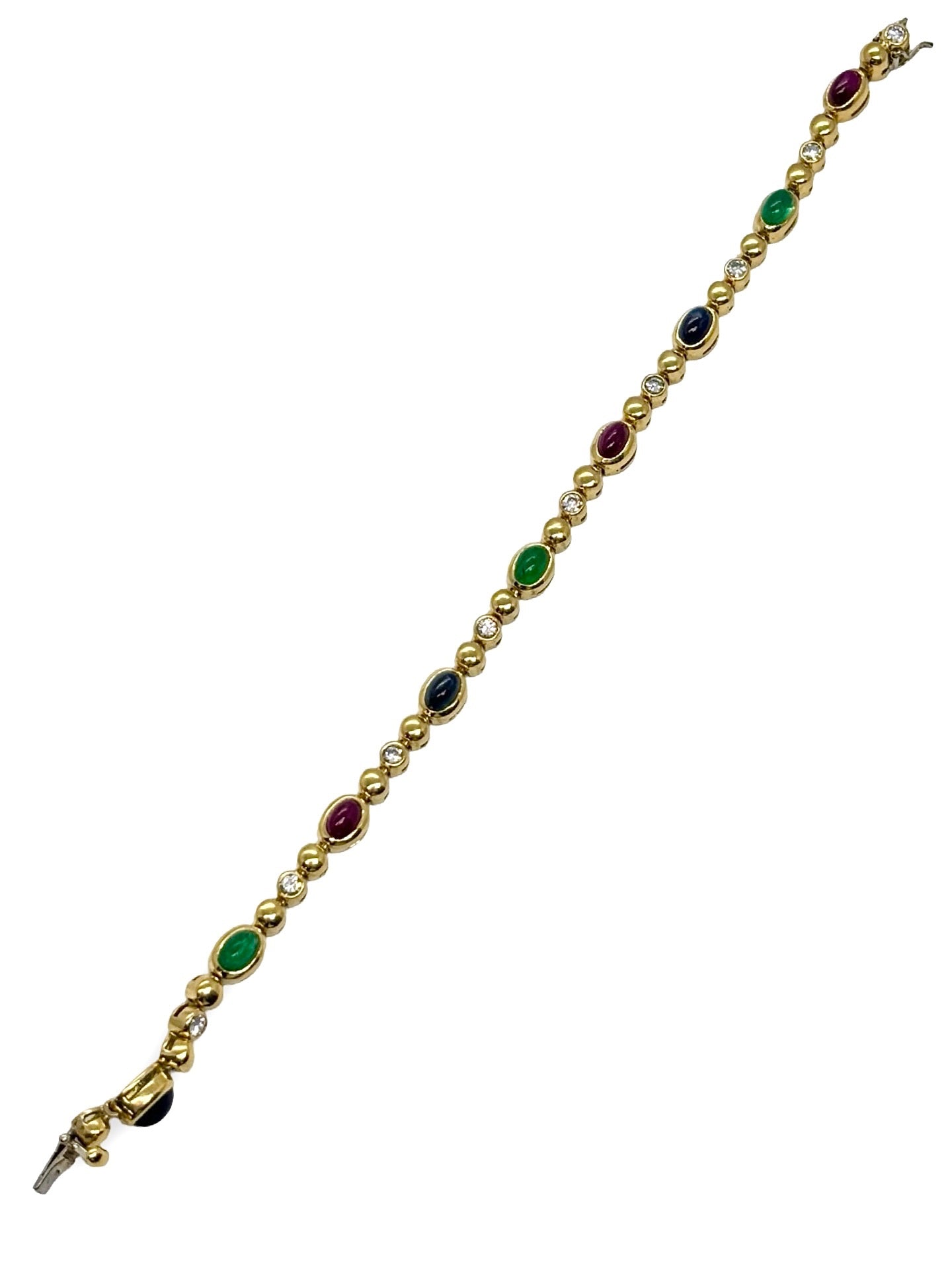 Bracelet en or jaune 18K serti de diamants 0,60 ct, d’émeraudes 1,70 ct, de rubis 2,40 ct et de saphirs 2,40 ct. Bijou précieux au design raffiné et coloré, alliant éclat des pierres et élégance de l’or jaune. Une pièce luxueuse et intemporelle, idéale pour sublimer le poignet avec sophistication et caractère, parfaite pour une collection de haute joaillerie.