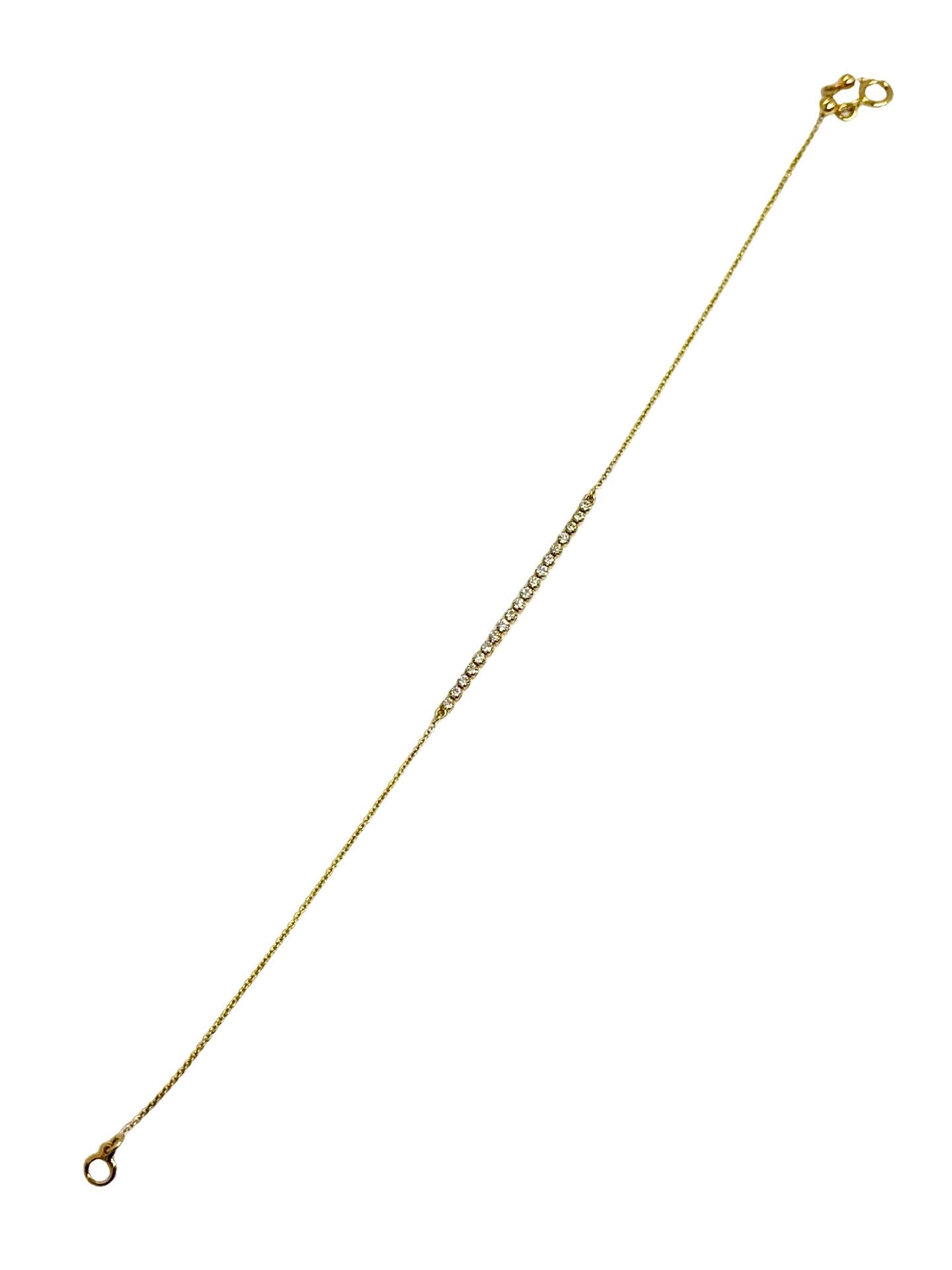 Bracelet rivière en or jaune 18 carats serti de diamants pour un poids total de 0,30 carat. Ce bijou raffiné séduit par son éclat subtil et son élégance intemporelle. Idéal à porter au quotidien ou pour une occasion spéciale, il apporte une touche lumineuse et précieuse au poignet. Un bracelet classique et sophistiqué, parfait pour un cadeau ou une collection de bijoux de luxe.