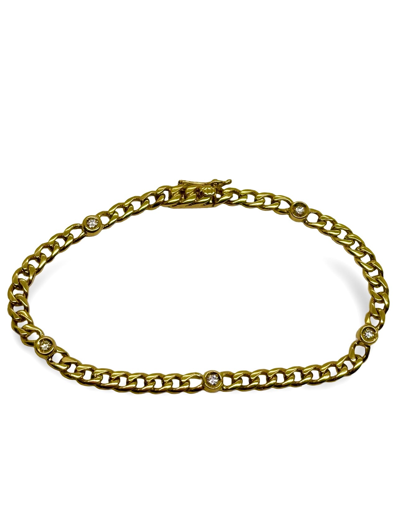 Bracelet en or jaune 18 carats serti de diamants naturels totalisant 0,40 ct. Un bijou élégant et intemporel, idéal pour sublimer chaque tenue. Ce bracelet raffiné associe l’éclat de l’or jaune à la brillance des diamants, parfait comme cadeau précieux ou comme pièce incontournable de votre collection de joaillerie.