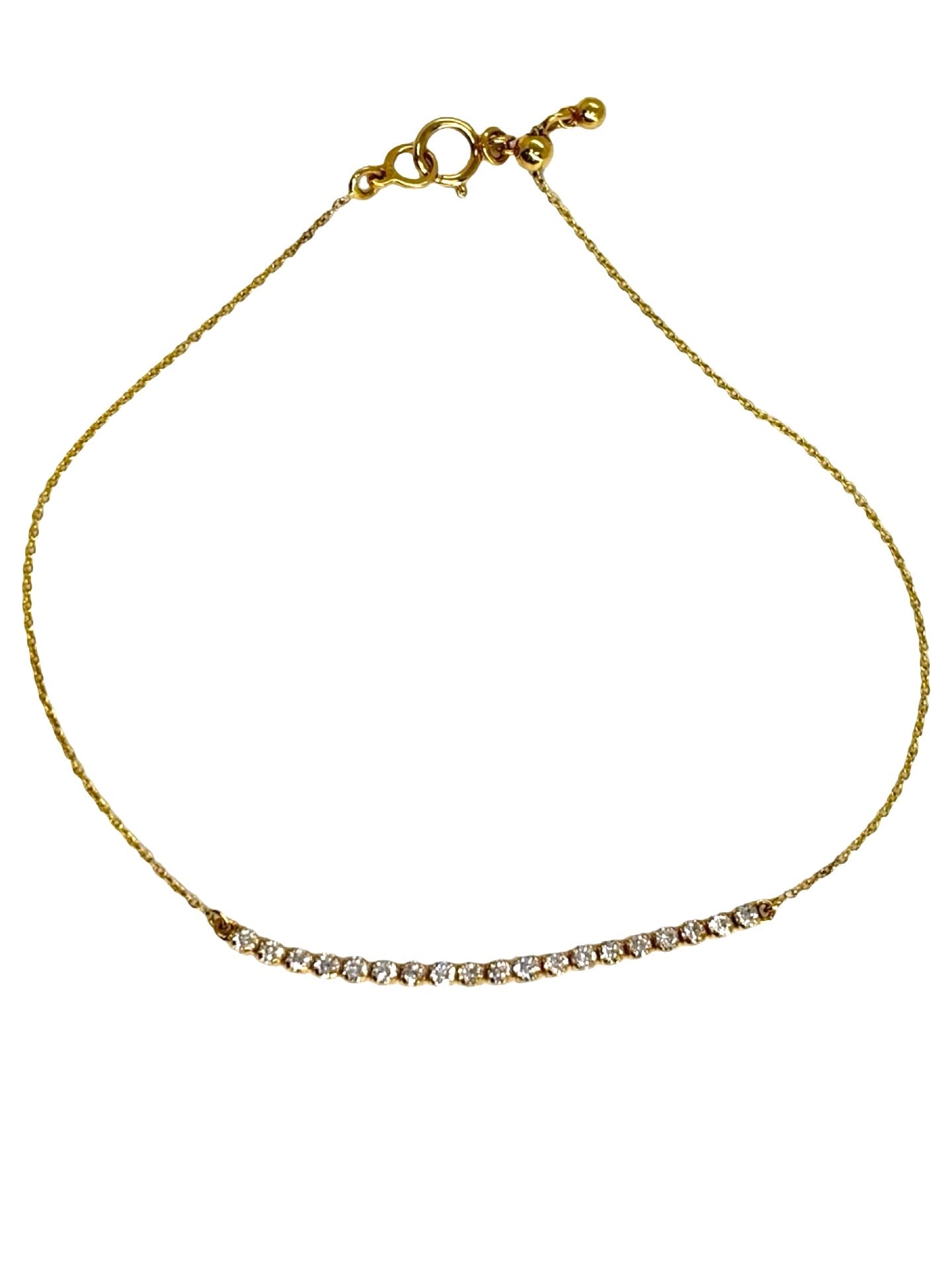 Bracelet rivière en or jaune 18 carats serti de diamants pour un poids total de 0,30 carat. Ce bijou raffiné séduit par son éclat subtil et son élégance intemporelle. Idéal à porter au quotidien ou pour une occasion spéciale, il apporte une touche lumineuse et précieuse au poignet. Un bracelet classique et sophistiqué, parfait pour un cadeau ou une collection de bijoux de luxe.