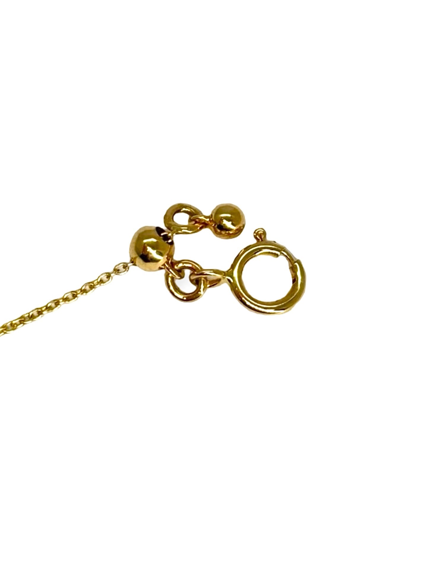 Bracelet rivière en or jaune 18 carats serti de diamants pour un poids total de 0,30 carat. Ce bijou raffiné séduit par son éclat subtil et son élégance intemporelle. Idéal à porter au quotidien ou pour une occasion spéciale, il apporte une touche lumineuse et précieuse au poignet. Un bracelet classique et sophistiqué, parfait pour un cadeau ou une collection de bijoux de luxe.