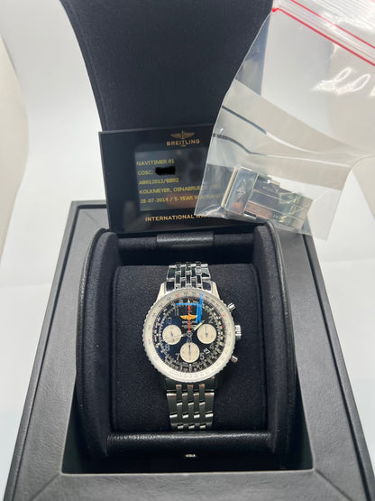 Montre chronographe automatique Breitling Navitimer 01 référence AB012012/BB02 en acier, boîtier de 43 mm avec cadran noir emblématique et règle à calcul circulaire. Modèle iconique équipé du calibre manufacture Breitling 01 offrant 70 heures de réserve de marche. Bracelet en acier avec boucle déployante. Montre homme d’occasion en très bon état, révisée par le fabricant, livrée avec coffret et papiers d’origine.