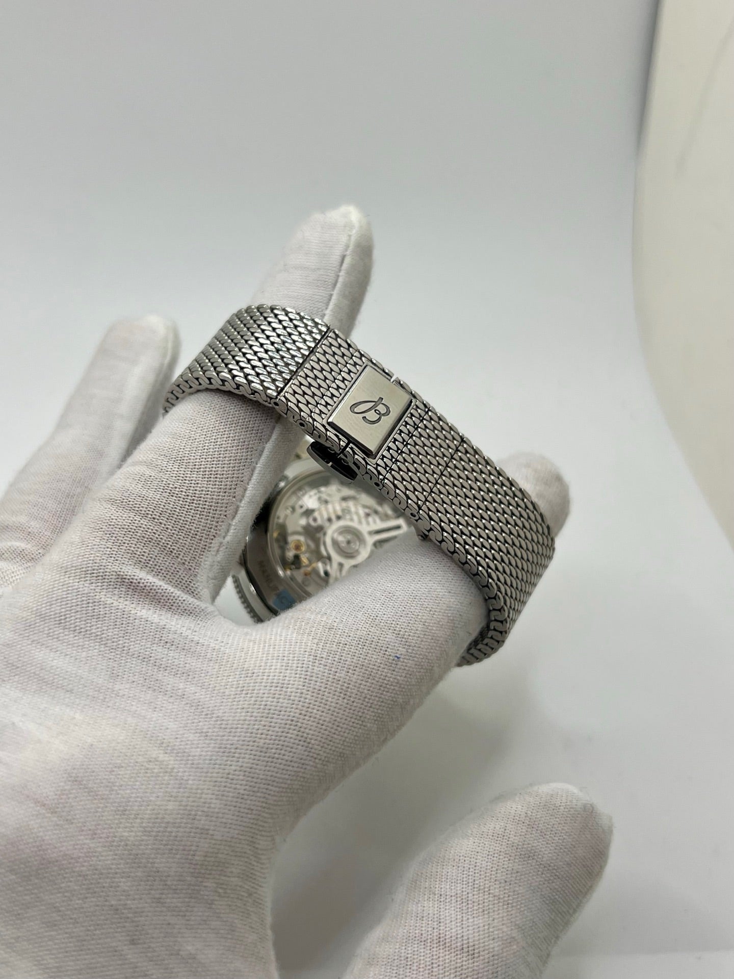 Montre Breitling Superocean Heritage B01 Chronograph en acier inoxydable, référence AB0156361L1A1, dotée d’un boîtier de 42 mm et d’un bracelet en acier avec boucle déployante. Cette montre automatique pour homme ou unisexe dispose d’un cadran vert élégant, d’un verre saphir résistant aux rayures, d’une étanchéité jusqu’à 20 ATM et d’un chronographe haute précision avec réserve de marche de 70 heures.