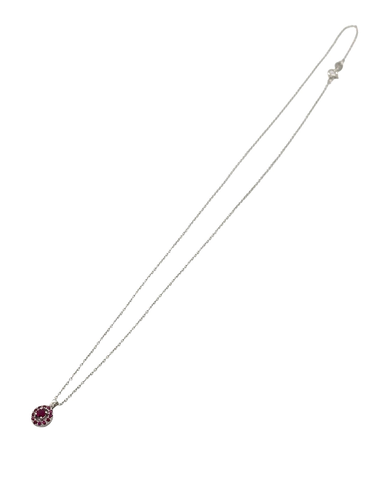 Collier Mauboussin Vie, Volupté & Passion en or blanc serti de saphirs bleus. Son design raffiné et élégant allie éclat de l’or blanc et profondeur des saphirs pour un bijou luxueux et intemporel. Parfait pour sublimer le décolleté avec sophistication, ce collier exprime élégance, sensualité et modernité.