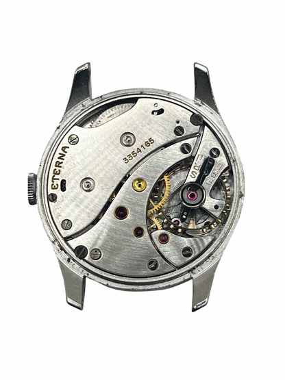 Montre Eterna Calatrava équipée du calibre 852, un modèle vintage au style élégant et intemporel. Cette montre Eterna Calatrava séduit par son design classique et ses lignes raffinées, caractéristiques de l’horlogerie traditionnelle. Son calibre 852 souligne son intérêt pour les amateurs de montres anciennes et de mouvements mécaniques. Une pièce de caractère, idéale pour compléter une collection horlogère ou apporter une touche vintage à une tenue élégante.