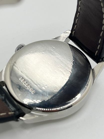 Montre Eterna Calatrava équipée du calibre 852, un modèle vintage au style élégant et intemporel. Cette montre Eterna Calatrava séduit par son design classique et ses lignes raffinées, caractéristiques de l’horlogerie traditionnelle. Son calibre 852 souligne son intérêt pour les amateurs de montres anciennes et de mouvements mécaniques. Une pièce de caractère, idéale pour compléter une collection horlogère ou apporter une touche vintage à une tenue élégante.