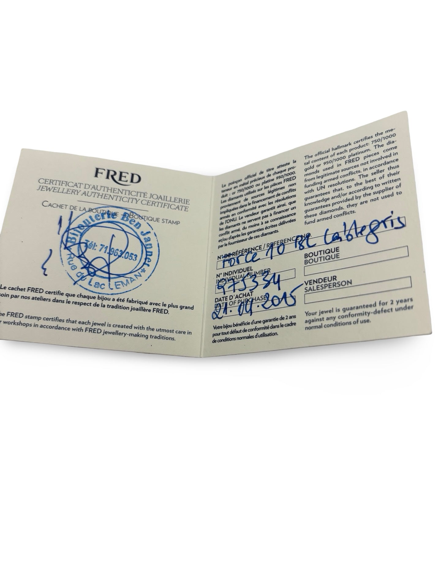 Icône de la Maison Fred, le bracelet Force 10 Grand Modèle en or blanc allie élégance et esprit marin. Son design tressé emblématique évoque la force et la liberté. Un bijou audacieux et raffiné, idéal pour sublimer un poignet avec caractère. Parfait en pièce signature ou à offrir en symbole de lien fort.