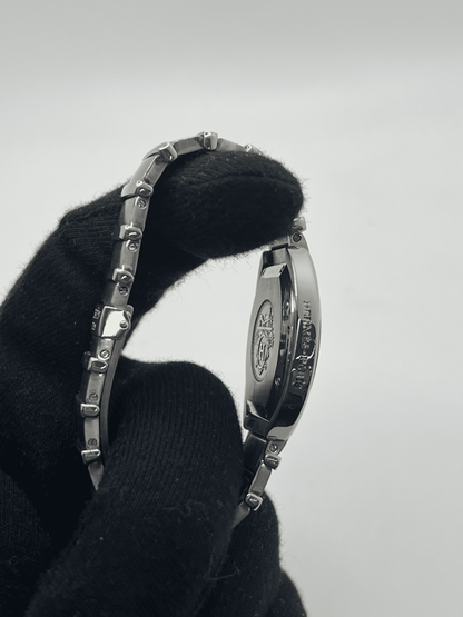 Découvrez la Hermès Espace, une montre d’exception au design raffiné et intemporel. Ce modèle Hermès Espace séduit les amateurs de montres de luxe grâce à son style élégant et sa qualité irréprochable. Qu’elle soit vintage, automatique, ou de collection, la Hermès Espace reste une pièce rare et prestigieuse pour sublimer votre poignet.