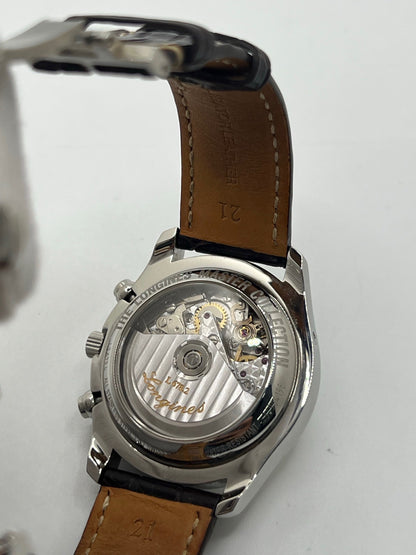 Découvrez cette Longines Master Collection de 2012, un modèle emblématique alliant tradition horlogère et raffinement contemporain. Livrée en full set, avec sa boîte, ses papiers et tous les accessoires d’origine, cette pièce est idéale pour les collectionneurs exigeants et les amateurs de montres suisses authentiques. Une montre classique et intemporelle, parfaite pour enrichir toute collection d’élégance.