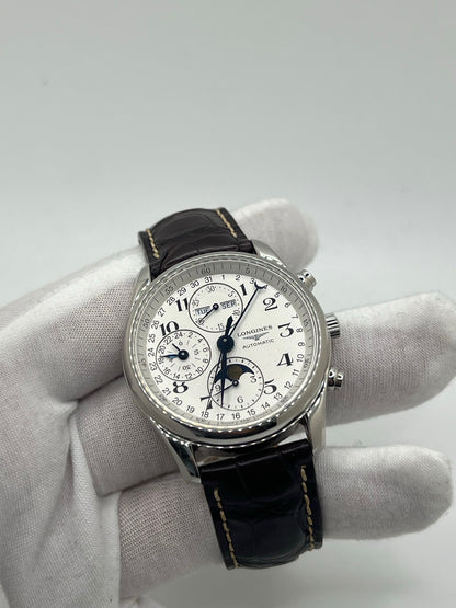 Découvrez cette Longines Master Collection de 2012, un modèle emblématique alliant tradition horlogère et raffinement contemporain. Livrée en full set, avec sa boîte, ses papiers et tous les accessoires d’origine, cette pièce est idéale pour les collectionneurs exigeants et les amateurs de montres suisses authentiques. Une montre classique et intemporelle, parfaite pour enrichir toute collection d’élégance.