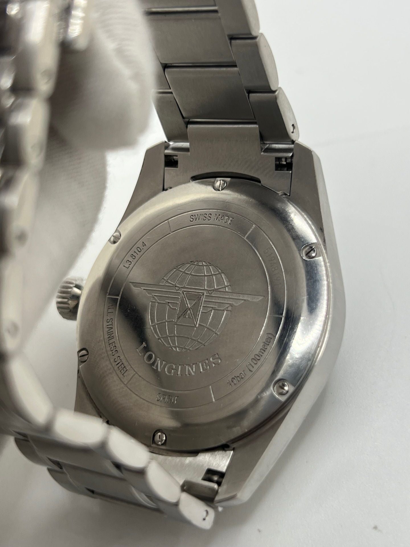 Montre Longines Spirit réf. L3.810.4.53.6 pour homme, équipée d’un mouvement automatique calibre L888.4 avec une réserve de marche de 72 heures. Boîtier et bracelet en acier inoxydable, cadran noir à chiffres arabes, verre saphir et aiguilles luminescentes. Montre chronomètre élégante, précise et robuste, idéale au quotidien comme en collection.