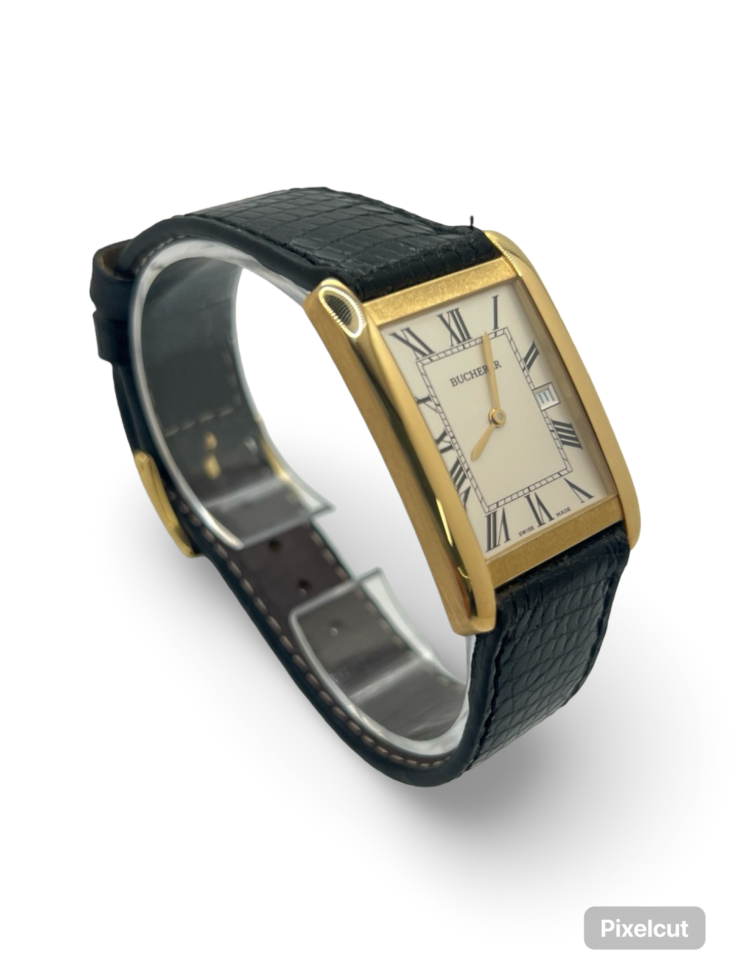 Découvrez l’élégance intemporelle de la Bucherer Tank en or jaune, un garde-temps raffiné qui allie prestige et sophistication. Ce modèle emblématique est accompagné de sa boîte d’origine, garantissant son authenticité et son état impeccable. Idéale pour les collectionneurs et amateurs d’horlogerie de luxe, cette montre incarne le savoir-faire exceptionnel de Bucherer. Offrez-vous une pièce d’exception au design classique et indémodable.